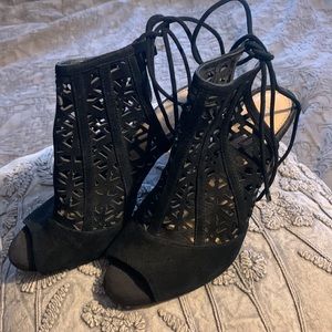 Gianni Bini peep toe heals